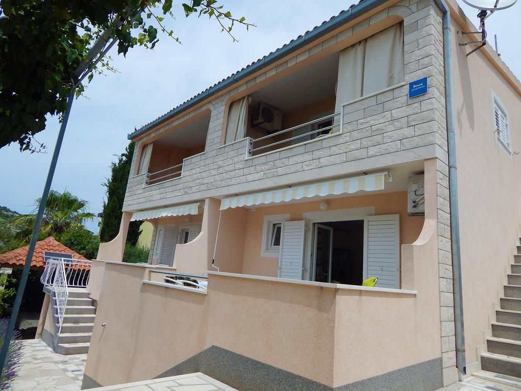 Apartments Nedjeljka Ražanj Exteriör bild